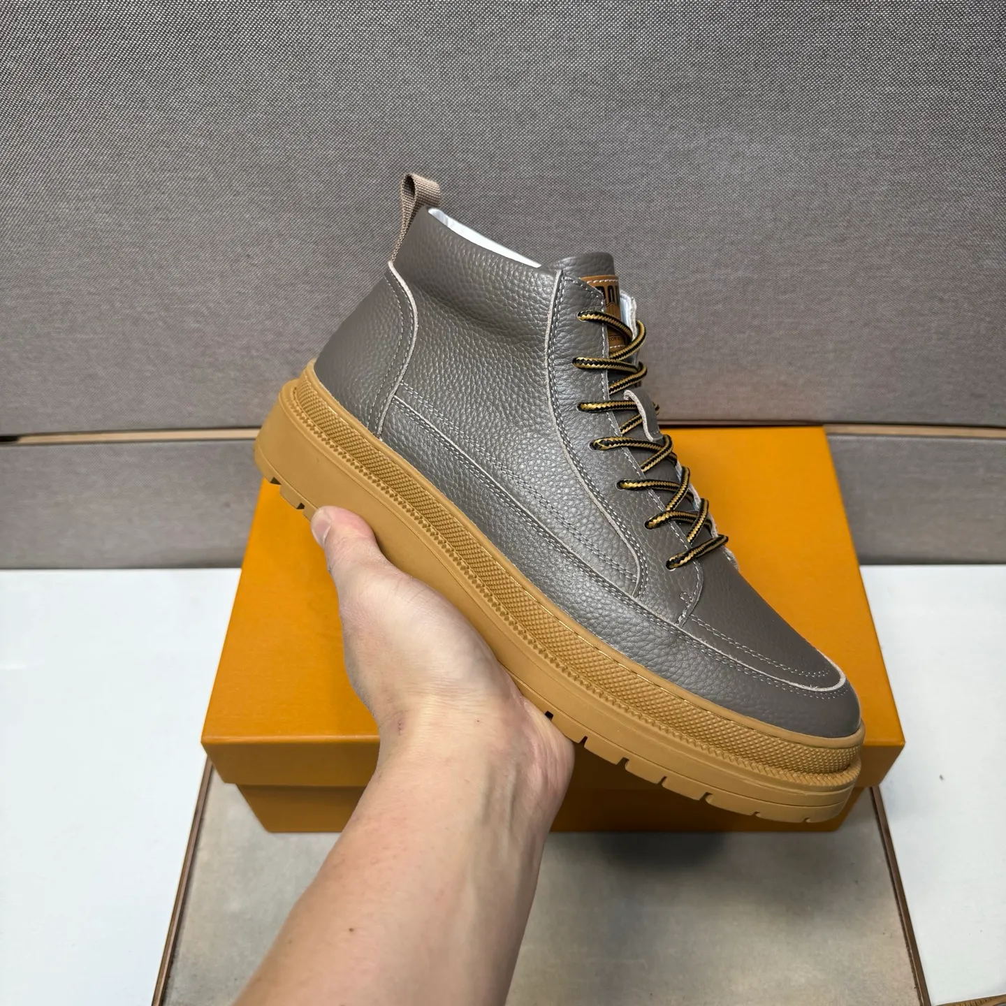 Men's men's shoes 💰pp460 [LV～] Men's casual high-top shoes 2025z cabinet sales simultaneously 🔶Size: 38-44#️⃣ 🔷3 colors🔜The upper is made of multi-material splicing ➕Genuine leather lining, comfortable and breathable, sole: original comfortable and wear-resistant outsole, ⚠️real thing📱photographed🎬real thing is better📢📢📢